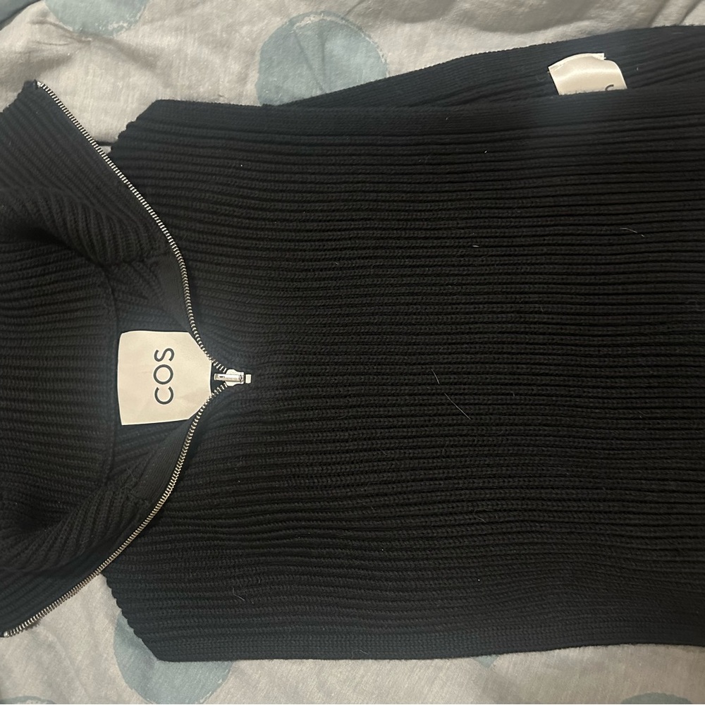 COS Open Side- Ribbed Black quarter-Zip vest